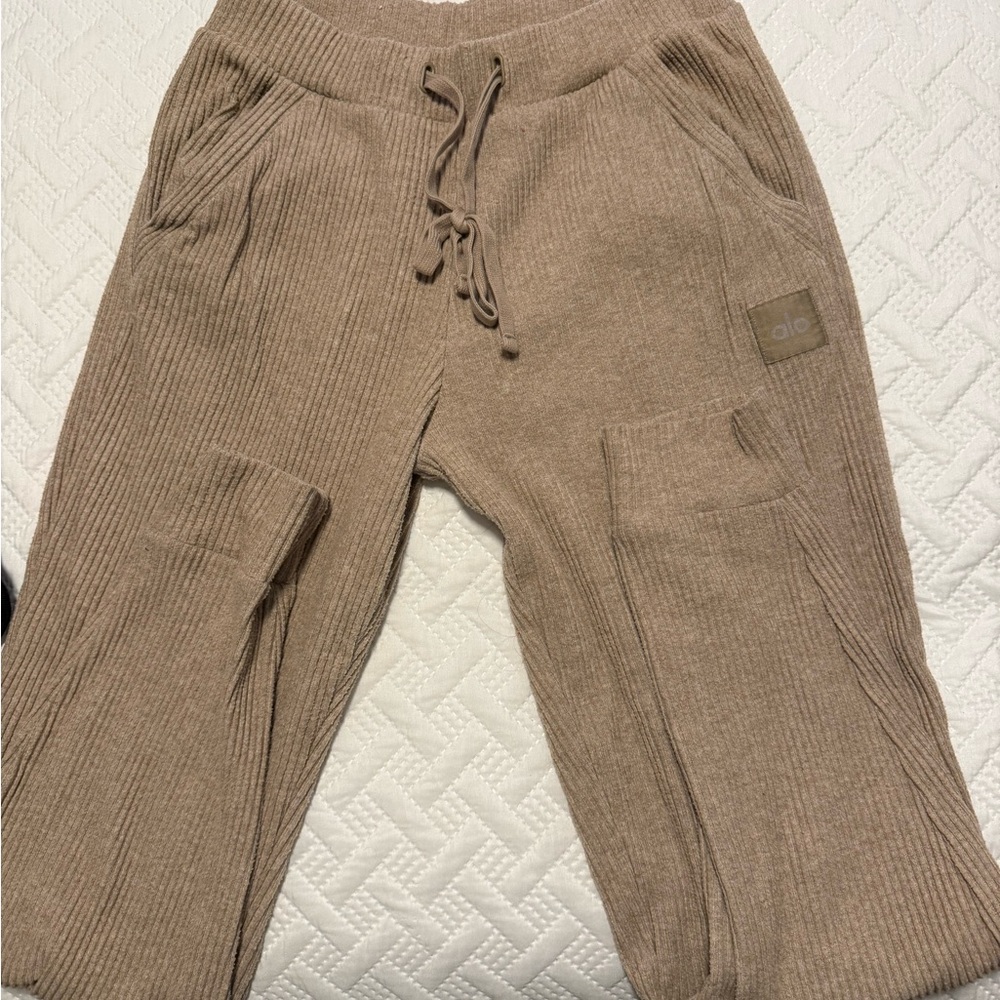 ALO Yoga Women's Ribbed Track Pants Taupe
